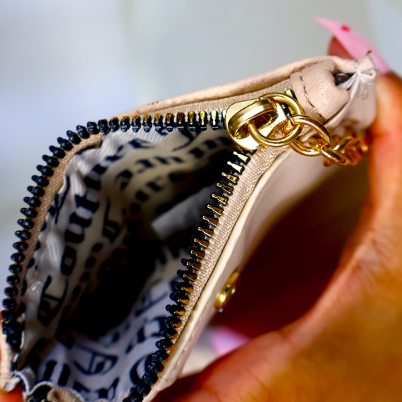 NWT Juicy Couture Hot Pink/Gold Chain Wristlet - Sandstone Embossed Logo - Picture 7 of 8